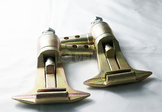 固定抱索器有哪些常見結(jié)構(gòu)類型及其工作原理？